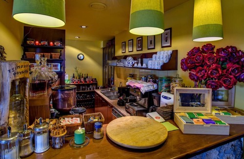 Naousa Bed & Breakfast | Premium Triple Suite - Esperides Paradise Retreat