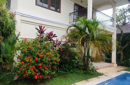 Kerobokan House | Private 3-bedroom house with tropical garden and pool