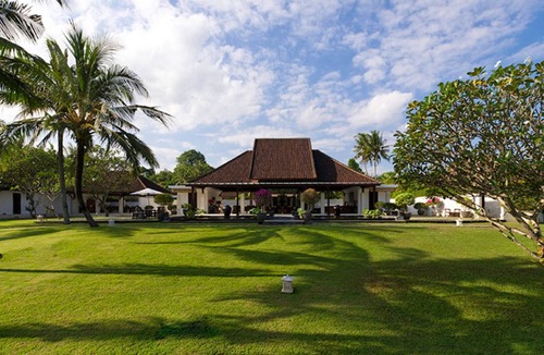 Kelating Villa | Private Beachside Escape with Lush Grounds – Bali Villa 1044