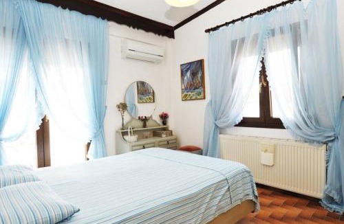 Flogita Apartment | Private home with spacious garden & veranda - Flogita beach