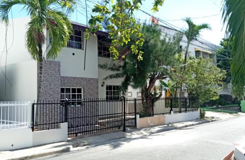 Santo Domingo House | Private House with Pool, AC, BBQ, Fast Wi-Fi, Pet & Family Friendly, Near Colonial Zone, Mirador Sur Park & Ocean, in Santo Domingo