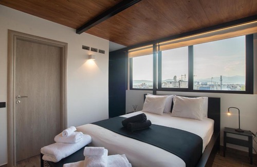 Metaxourgio Apartment | Private Jacuzzi & Acropolis View - The Urban Loft