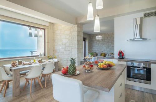 Kastri Villa | Private Luxury Villa with Whirlpool - Walk to Beach