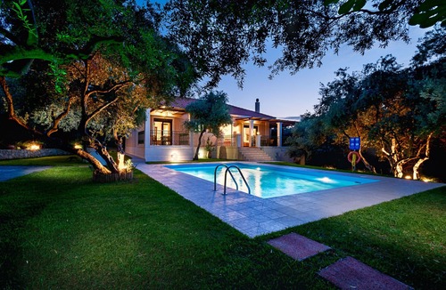 Chania Villa | Private pool ★ Large garden ★ Wifi ★ 2min drive to beach ★ 3 bedrooms