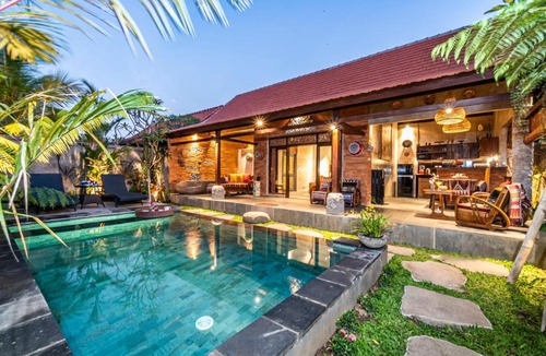 Kedewatan Villa | Private Pool & Stone Spa Bath & Covered Terrace