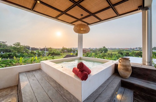 Tibubeneng Villa | Private Pool Villa | Rooftop Lounge | Berawa