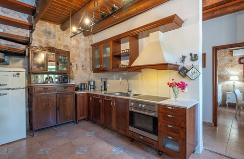 Goni Villa | Private stone villa .Pool and magical mountain view to the White mountains.