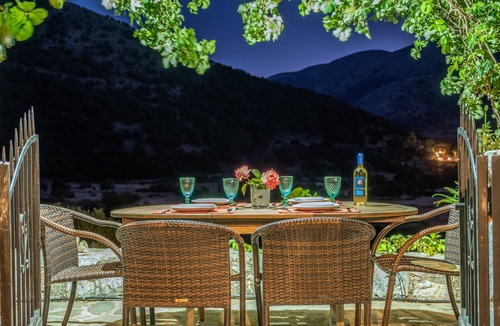Goni Villa | Private stone villa .Pool and magical mountain view to the White mountains.