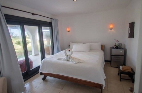 Cabarete Hotel | Private suite in luxury resort with pool and jacuzzi, right on sandy beach