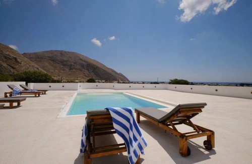 Perivolos Villa | Private villa Evgenia close to the beach Perissa