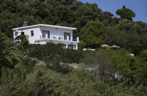 Loukerata Villa | private villa-high level of hospitality