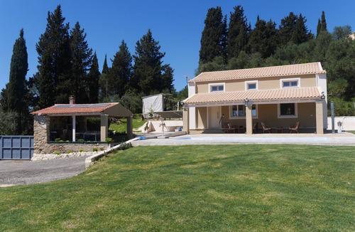 Corfu Town Villa | PRIVATE VILLA MAOTHIS