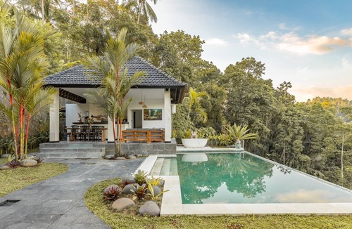 Payangan Villa | Private villa that offers a view of Mount Agung and lush jungle.