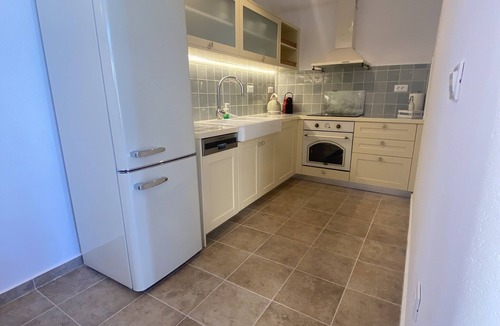 Vourvoulos Villa | Private villa with jaccuzzi two minutes walking from caldera area