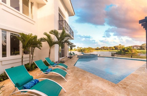 Bavaro Villa | Punta Cana 8 BR Luxury Golf-Lake Mansion + Bonus