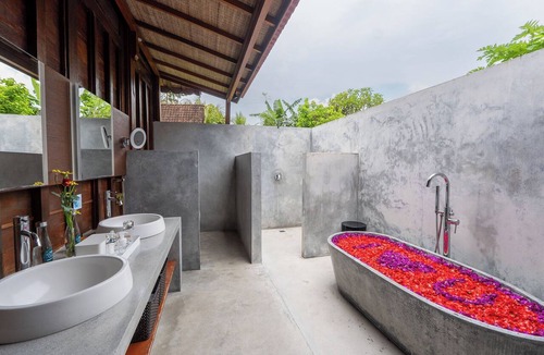 Lodtunduh Hotel | Puri Tupai