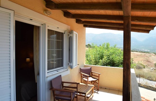 Sissi Apartment | Quiet, comfortable appartment with garden and a beautiful sea view