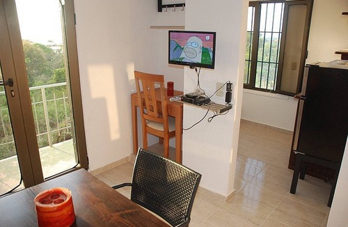 Los Cerros Apartment | Quiet studio on top of the hill, pool/Wi-Fi/cable TV.