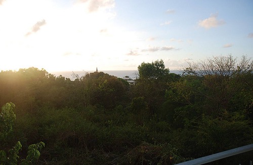 Los Cerros Apartment | Quiet studio on top of the hill, pool/Wi-Fi/cable TV.