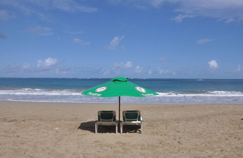 Los Cerros Apartment | Quiet studio on top of the hill, pool/Wi-Fi/cable TV.