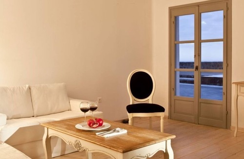 Megalochori Villa | R 132 3 Bedroom Villa with Private Pool Full on Breakfast Bath Jacuzzi