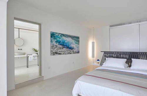Megalochori Villa | R 320 Sugarmoon Suite Santorini with Pool Views of the Aegean Sea Incl Breakfast