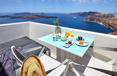 Megalochori Villa | R 322 Deck Suite Santorini with Private Pool and Panoramic Views Incl Breakfast
