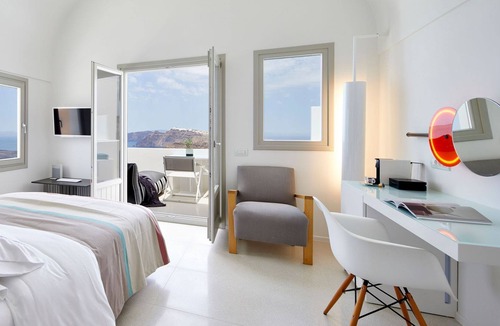 Megalochori Villa | R 322 Deck Suite Santorini with Private Pool and Panoramic Views Incl Breakfast