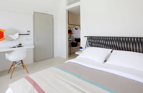 Megalochori Villa | R 322 Deck Suite Santorini with Private Pool and Panoramic Views Incl Breakfast