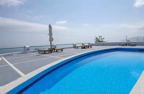 Imerovigli Villa | R 389 Deluxe 2 Floor Villa with Hotel Pool Incl Breakfast
