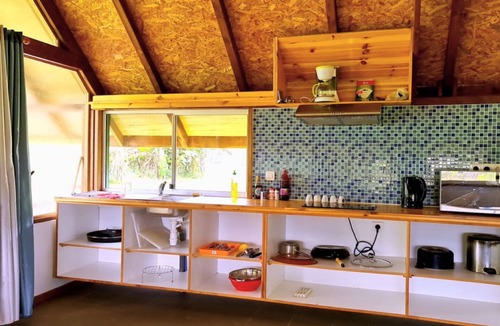 Teahupoo Ski Chalet | RAIATEA - Fare Cascades Anaana