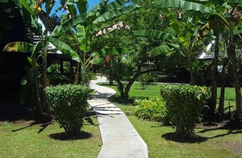 Teahupoo Ski Chalet | RAIATEA- Fare Cascades Nui
