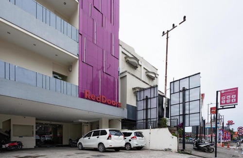 Samarinda Hotel | RedDoorz Plus @ UNO Jalan Merak Samarinda