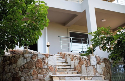 Marathon Villa | Relax with Stunning Sea View at Mulberry House