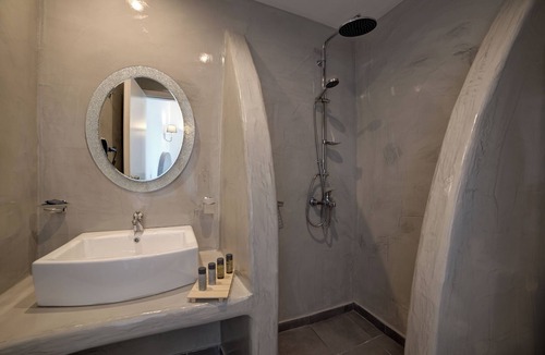 Firostefani Bed & Breakfast | Remvi Suites
