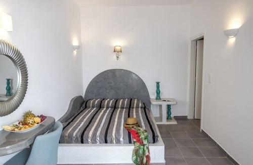 Firostefani Bed & Breakfast | Remvi Suites