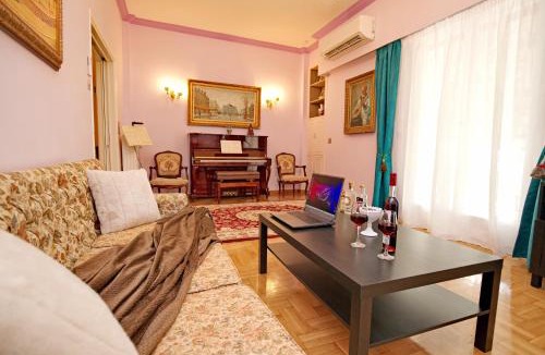 Vyronas Apartment | Retro Athens