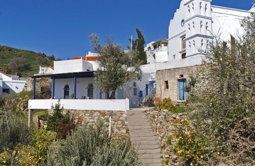 Skalados House | Revisited agricultural housing in the center of the island of Tinos