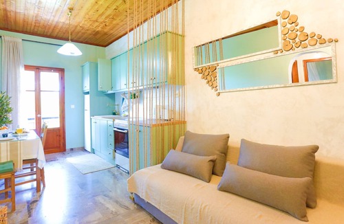 Petaleia Apartment | Revonated Cochelli Upper: Large pool, A/C, WiFi, Near beach, Views