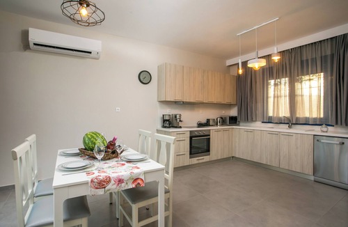 Gennadi House | RITA MARE
