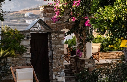 Agios Romanos House | Romano is a house - land tales