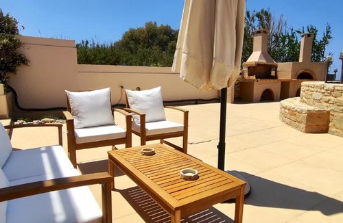 Pigianos Kampos Apartment | Romantic Beachfront Suite & Garden - Aqua Luna Bay