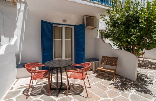Parikia Apartment | Room 'Studio 3' with Private Terrace, Wi-Fi and Air Conditioning