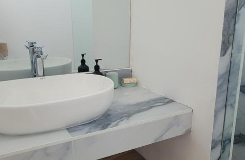 Las Terrenas House | Rooms with shared bathroom in villa with infinity pool and seaview