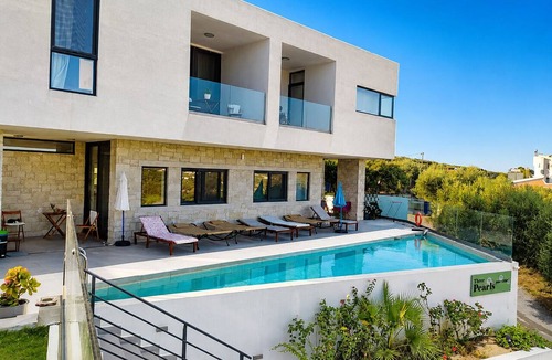 Polemarchi Apartment | Rose Cozy Getaway - 3 Pearls Pool Retreat