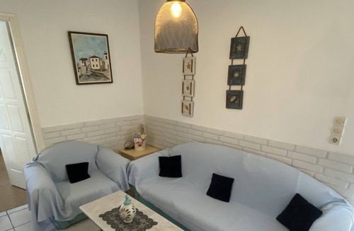 Pigianos Kampos Apartment | ROSE GARDEN APTS Maria's little house