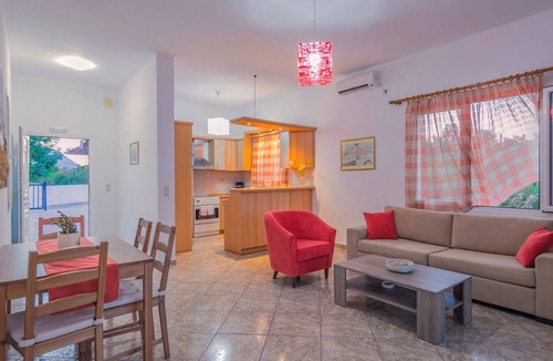 Samos Town House | "Rote Villa" by Interhome