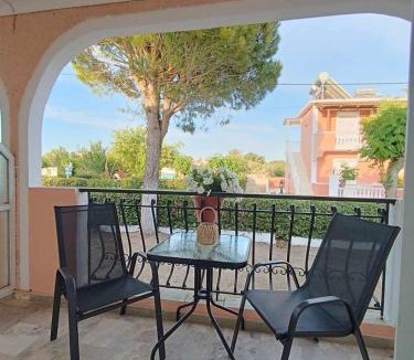 Agios Sostis Hotel | Roussa's Apartments