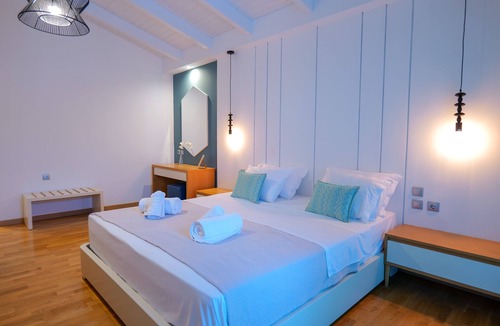 Himare Bed & Breakfast | Royal 1967