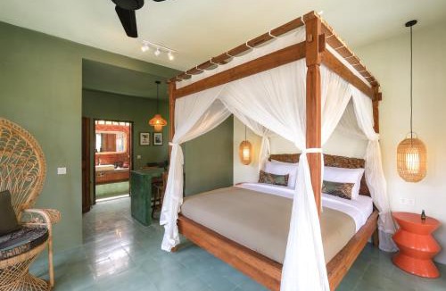 Suraberata Villa | Rumah Senang - Walk to Beach